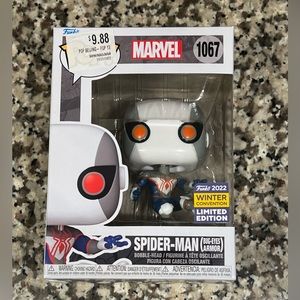 Funko Pop! Marvel Spider-Man (Bug Eyes Armor) 2022 Winter Exclusive #1067